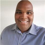 Professeur d'anglais et aide aux devoirs. Peu aussi enseigner le français à des anglophones